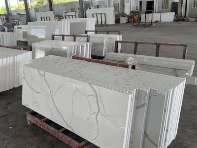 Prefabrikované dosky z kremeňa Calacatta v tvare L-